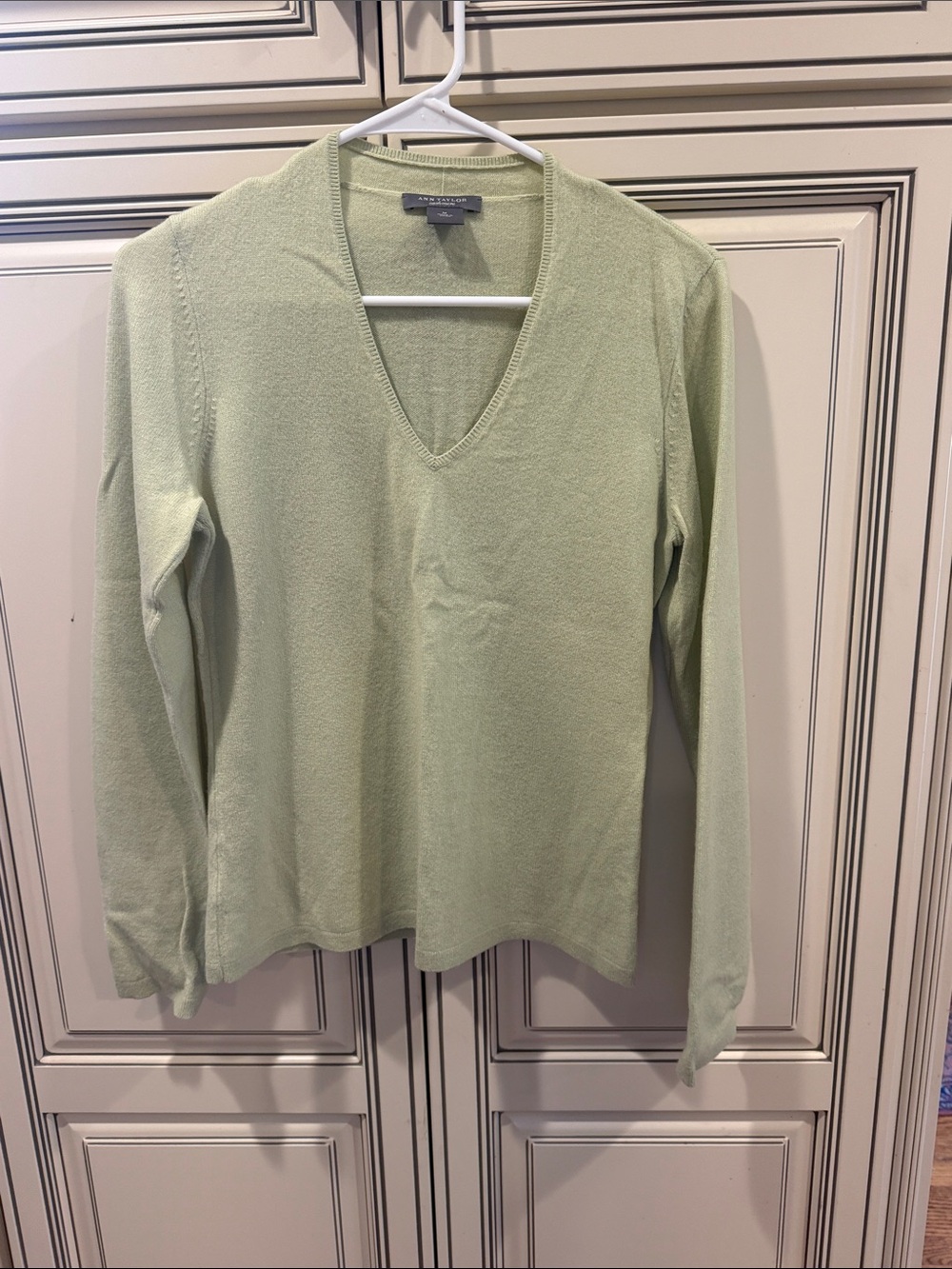 Ann Taylor Cashmere Pale Green V-Neck Sweater